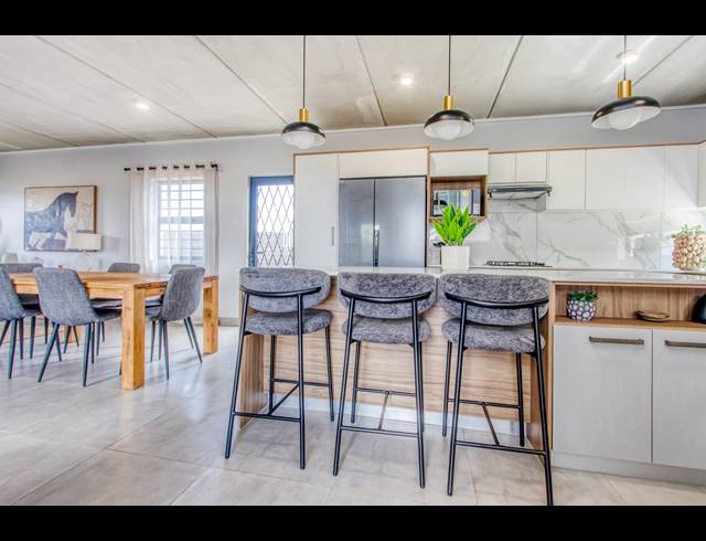 4 BEDROOM CLUSTER FOR SALE IN ALBERTSDAL